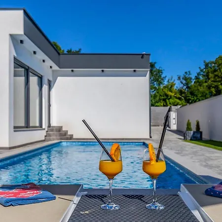 Istriensonne 0739/ New-built Lucy-2 -pool With Hydromassage Villa Medulin