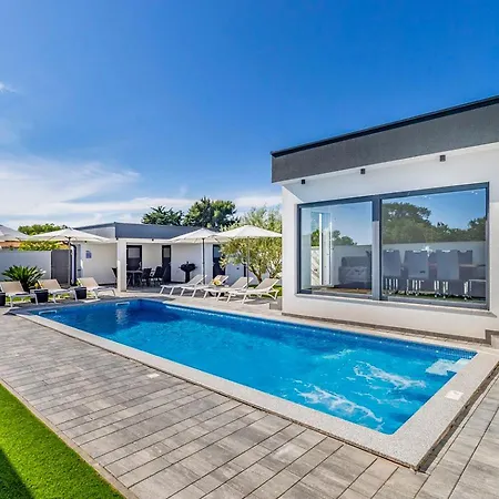 Istriensonne 0739/ New-built Lucy-2 -pool With Hydromassage *