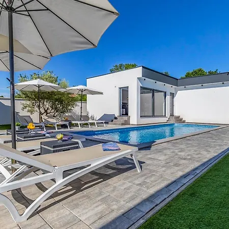 Villa Istriensonne 0739/ New-built Lucy-2 -pool With Hydromassage Medulin