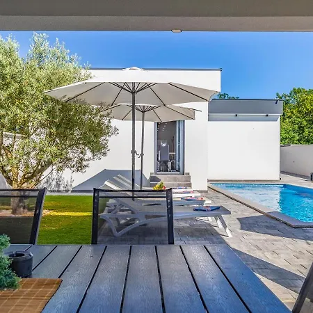Villa Istriensonne 0739/ New-built Lucy-2 -pool With Hydromassage *