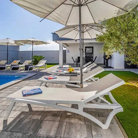Villa Istriensonne 0739/ New-built Lucy-2 -pool With Hydromassage